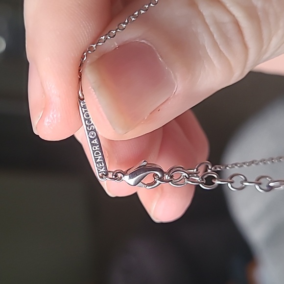 Kendra Scott Ari Mother of Pearl necklace silver rhodium plated Like New NWOT !! - Picture 3 of 8